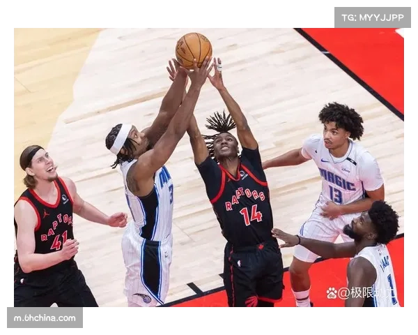 黄蜂九人得分上双展现团队篮球，战术执行分散高效